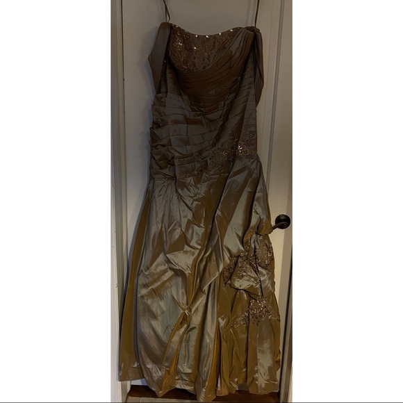 Jovani Evening Gown - Picture 3 of 6